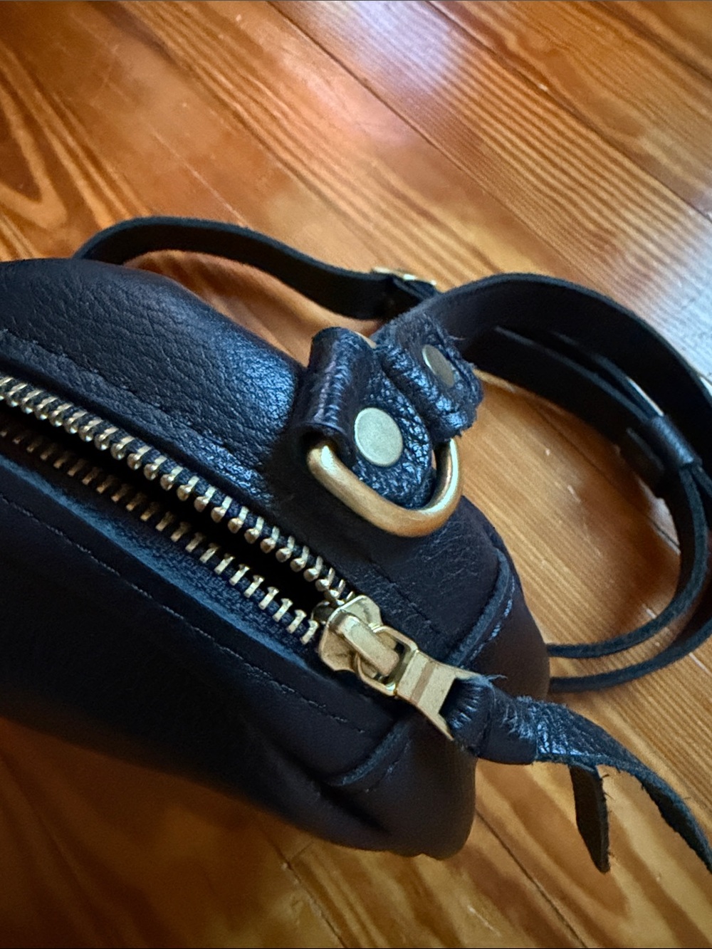 Portland leather small Round Black Leather Crossbody Bag - Picture 5 of 5